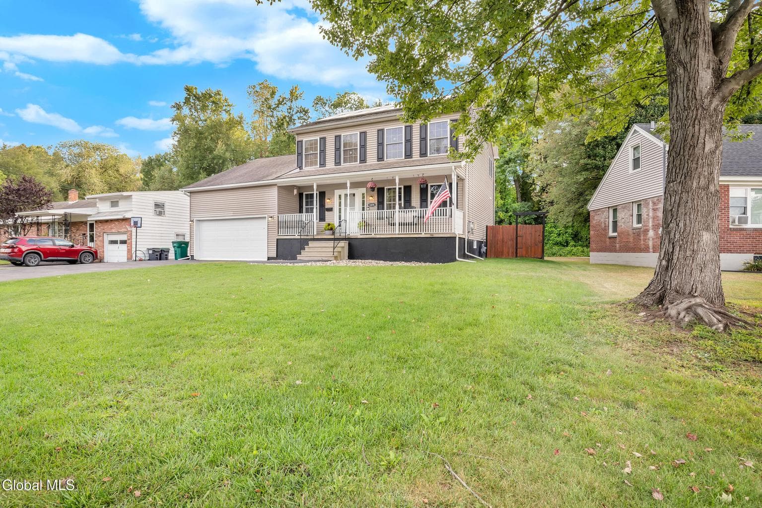 1078 Eugene Drive — photo 2