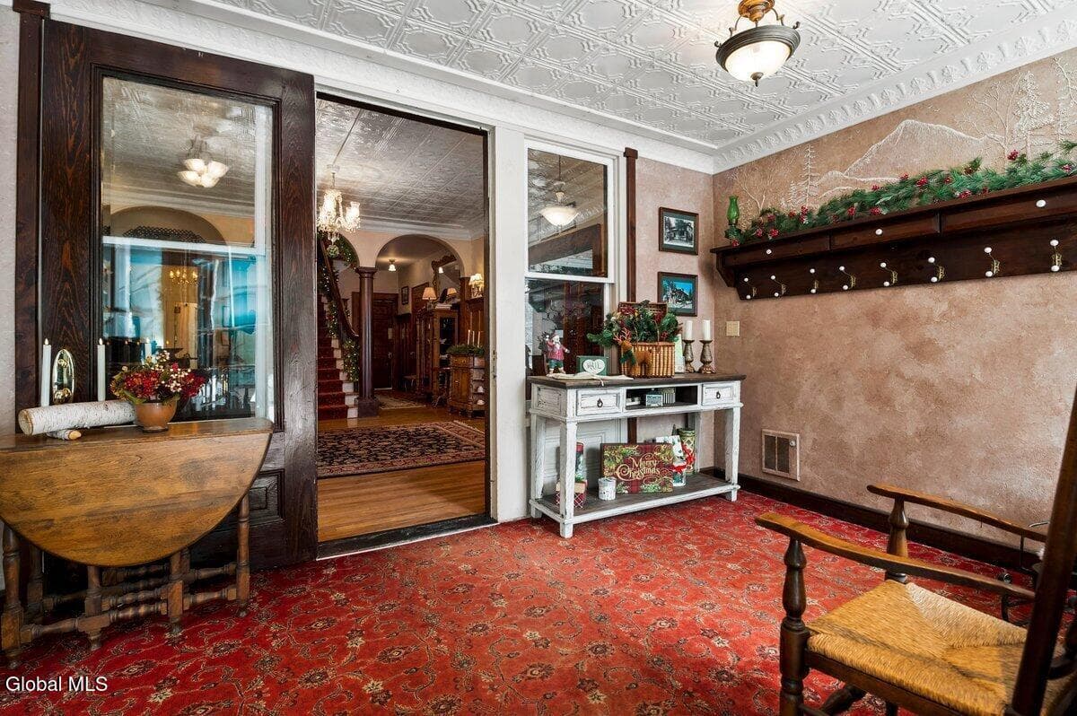 39 Interlaken Avenue — photo 2