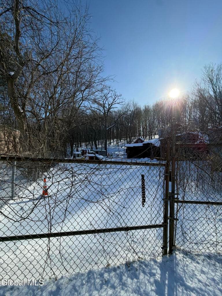 133-135 Clizbe Avenue — photo 1