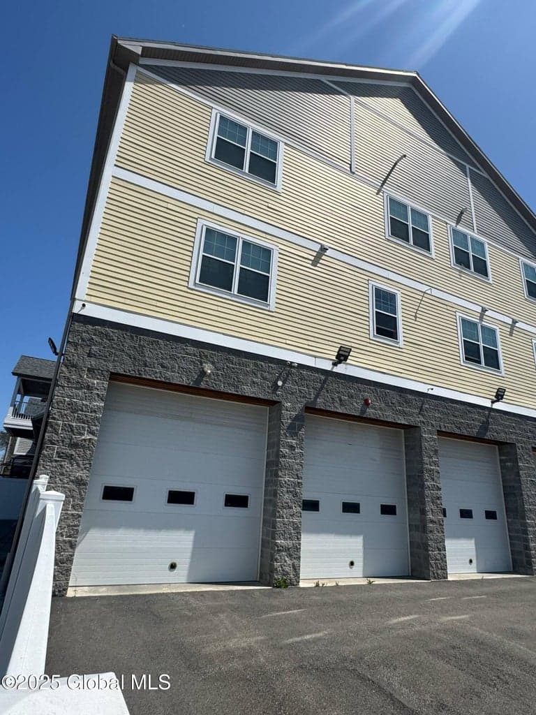 2452 Albany Street — photo 1